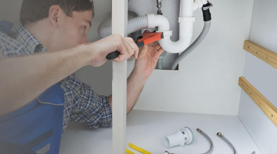 Expert burst pipe repair services in Woodlawn, IL